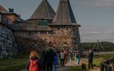 Прибытие на Соловки. Прогулка по поселку. Чаепитие на берегу. Просмотр фильма о Соловках