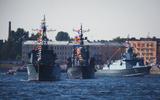 Пешеходная экскурсия «С нами Бог и Андреевский флаг» с катанием на теплоходе по рекам и каналам