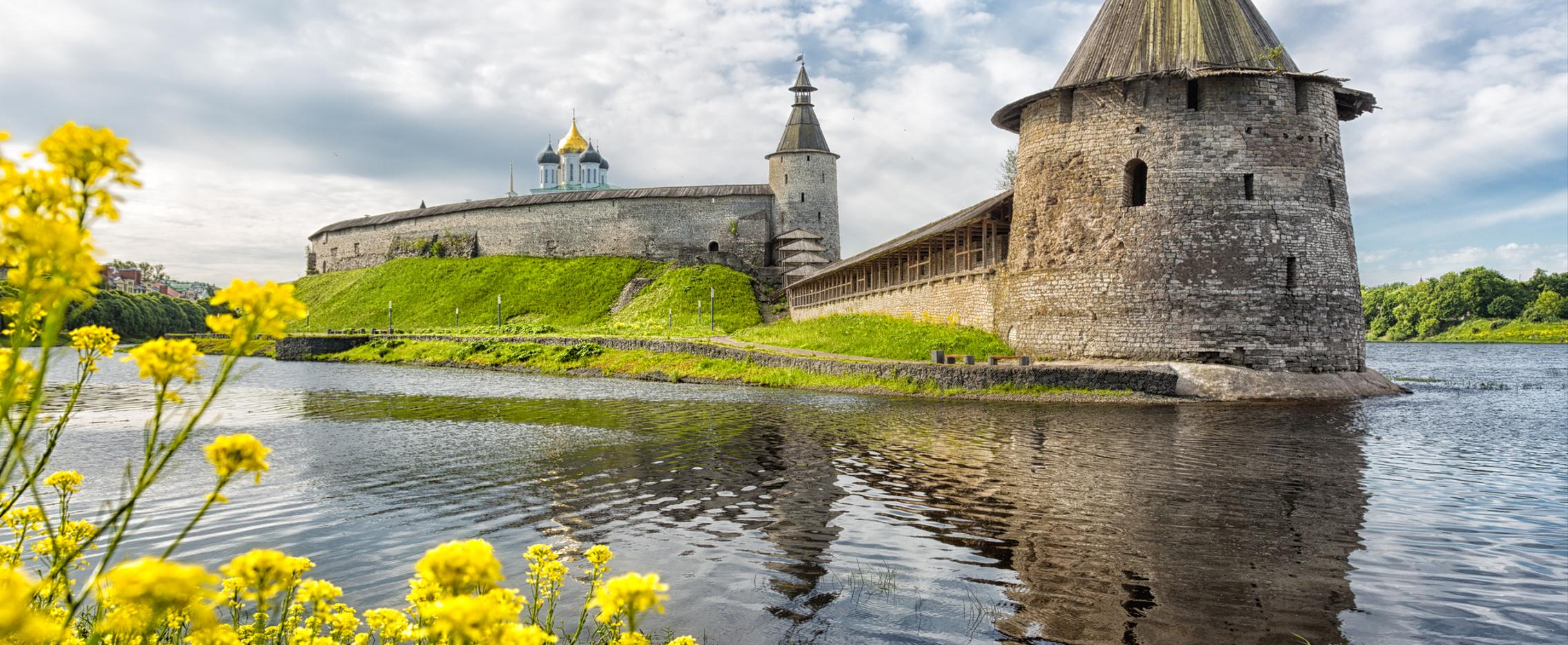 Майские праздники в Пскове и Великом Новгороде