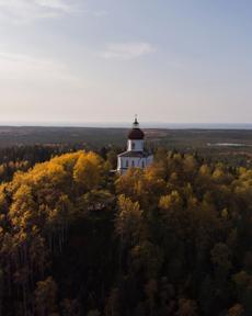 Соловецкие острова: богатейшая история в сердце
Белого моря, белухи, скиты монахов и загадочные лабиринты