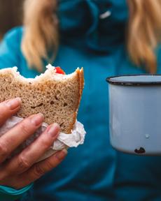 Что взять из еды в поход: советы по выбору продуктов