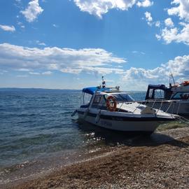 Водная гладь Байкала