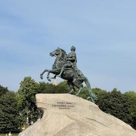 Праздник закрытия фонтанов и императорский Санкт-Петербург