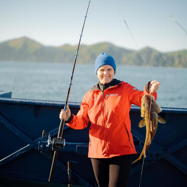 Главные активности: треккинги, каякинг, наблюдение за китами, горячие источники, рыбалка
