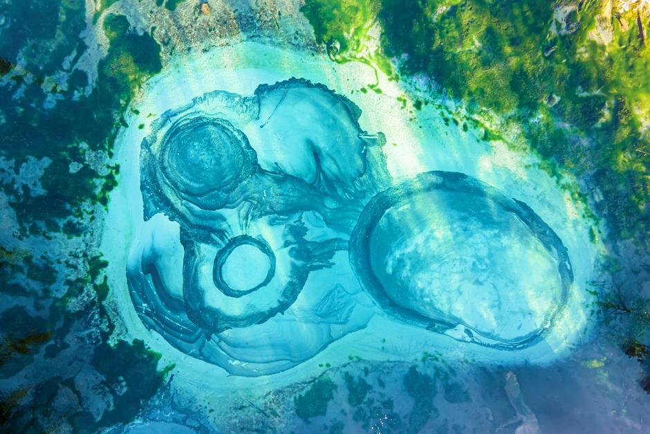 Фантастический рисунок Гейзерного озера на Алтае