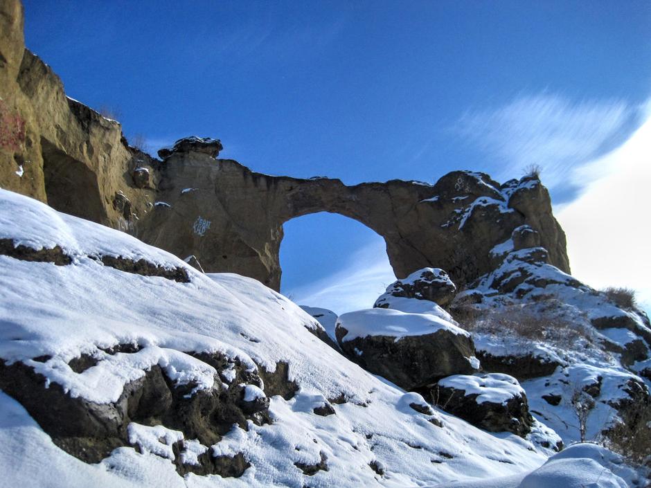Скалы в виде арки