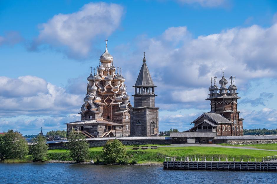 Деревянные церкви на острове Кижи