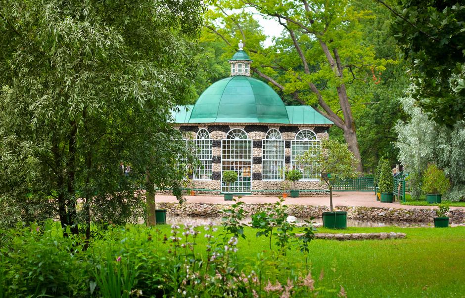 Петергофские Вольеры