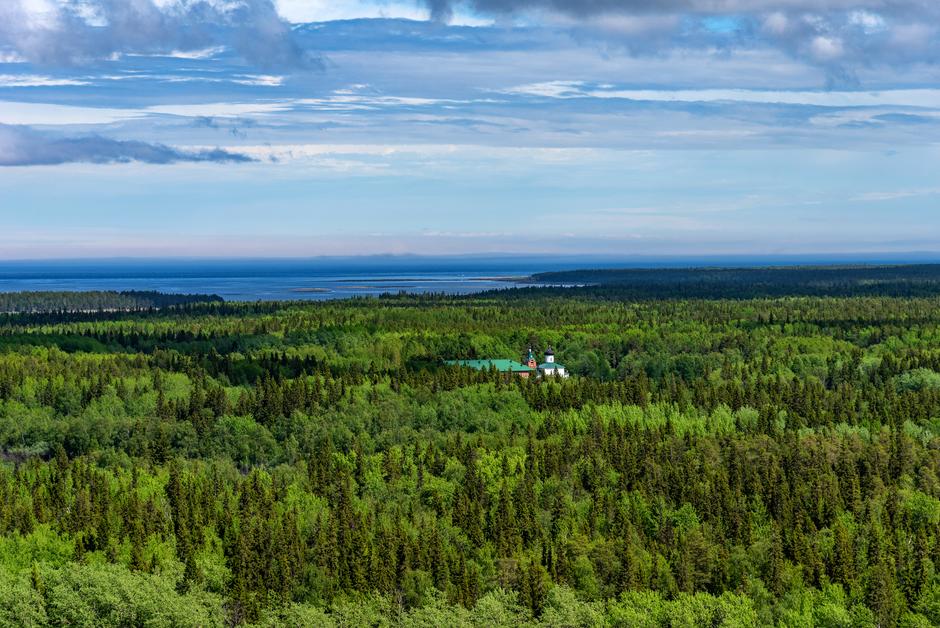 Панорамный вид на Соловецкий остров с горы Секирная