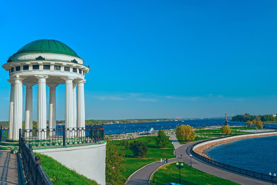 Беседка на набережной реки Волга (Ярославль)