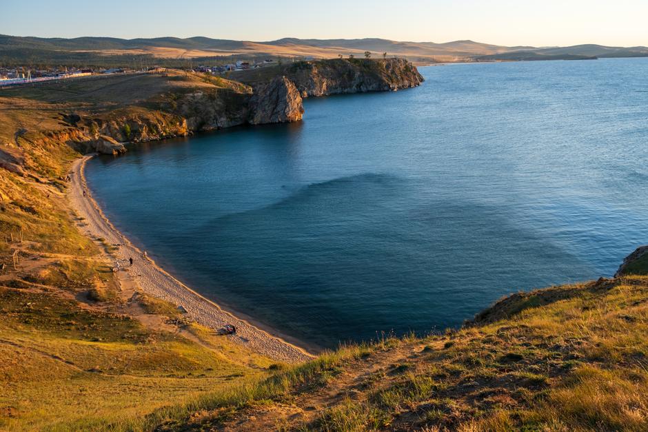 Пляж у поселка Хужир
