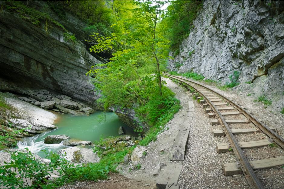 Железная дорога в Гуамском ущелье